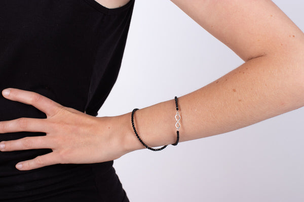 Armband (doppelt) Onyx mit Symbol der Unendlichkeit in Silber #207