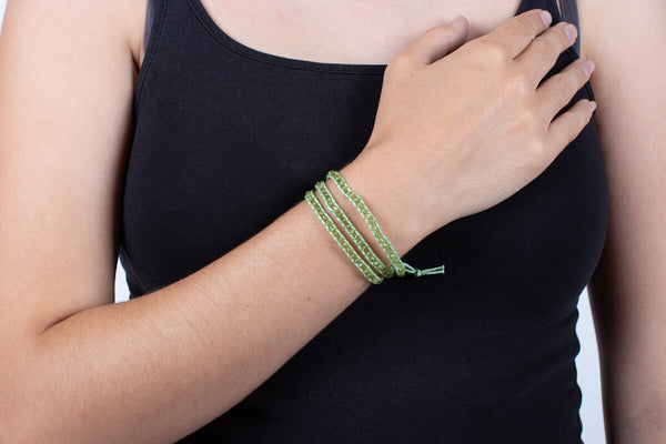 Armband (dreifach) Peridot in Leder gefasst #212