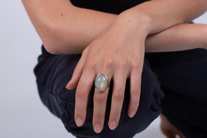 Ring Mondstein mit gespiegeltem Kreuz